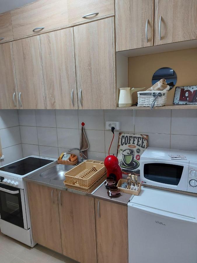 Apartman Espresso Sa Parkingom Sremska Mitrovica Exterior foto